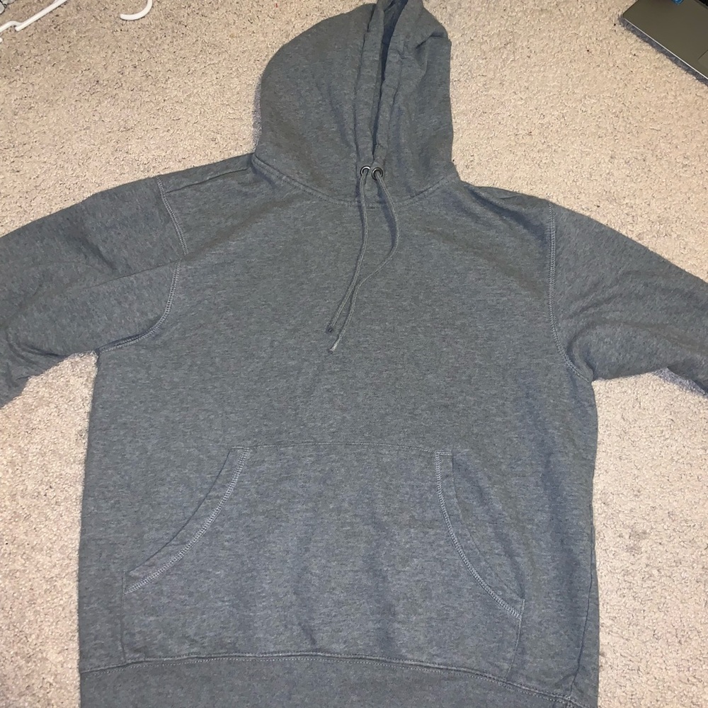 gray sweatshirt